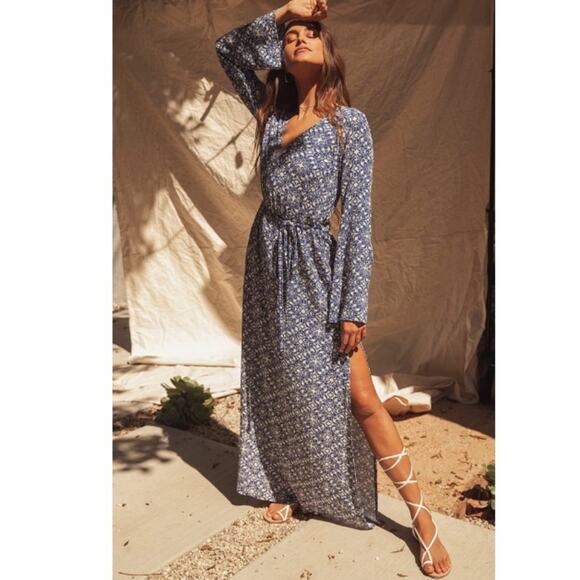 Lulus Mandala Daydream Blue/White Print Long Sleeve Dual Split Maxi Dress - Picture 9 of 9
